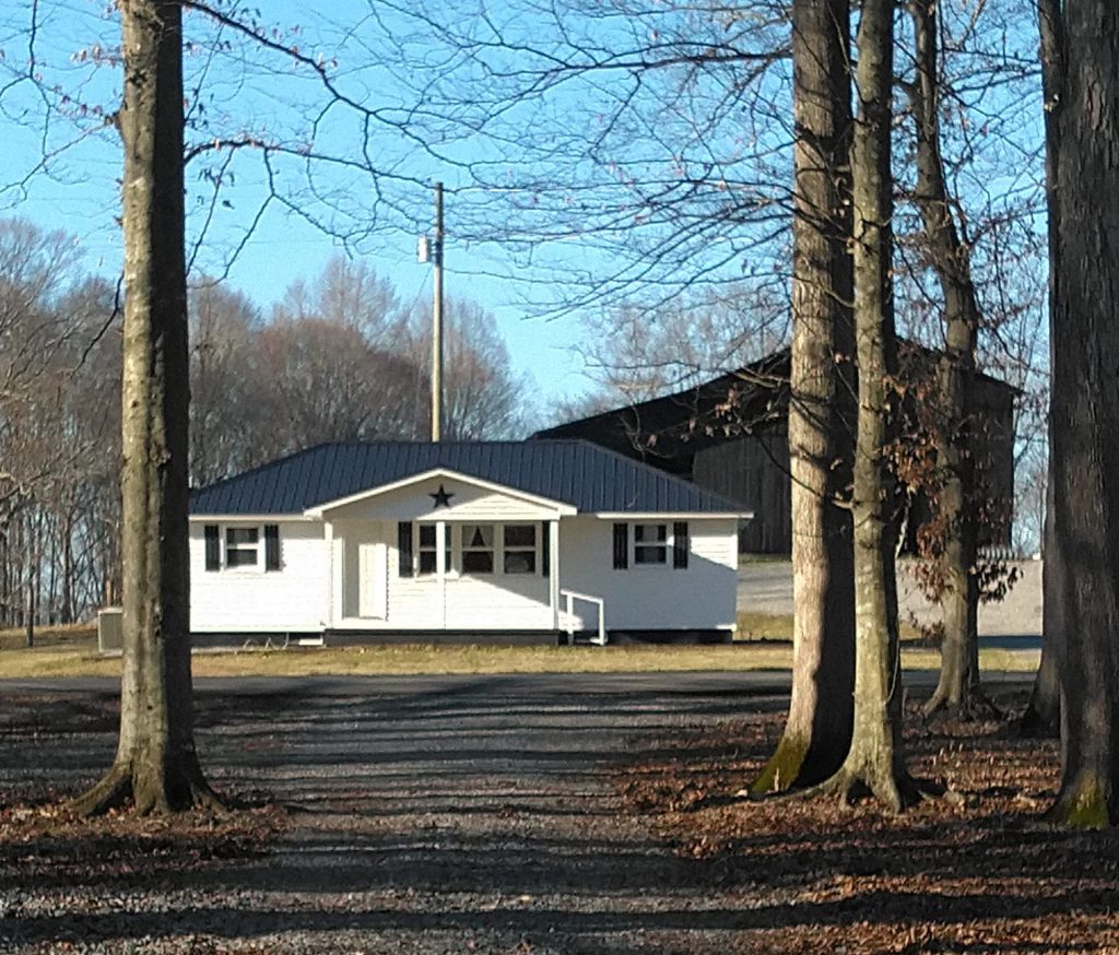 The Farmhouse Peaceful Valley Lake and Cabins